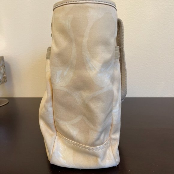 Perfect Spring Coach Tote - Picture 4 of 15